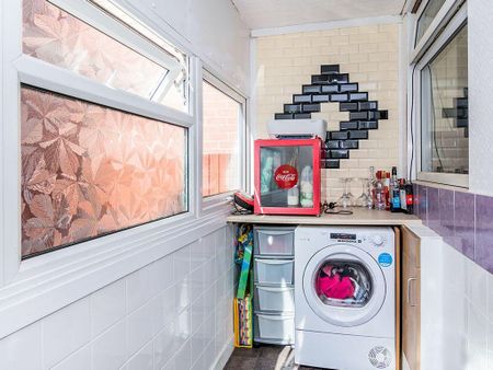 2 bedroom semi-detached house to rent - Photo 2