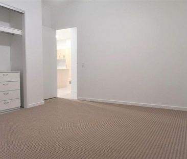 Modern 2 Bedroom Apartment $570 - Photo 3