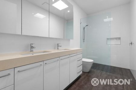 Architectural Luxury in Blue-Chip Caulfield - Photo 5