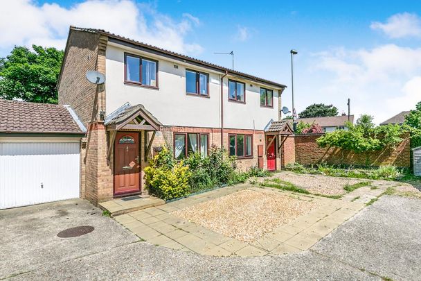 3 bedroom semi-detached house to rent - Photo 1