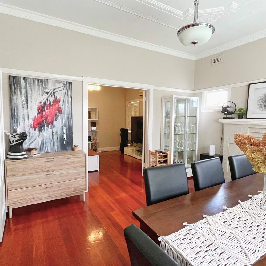 Well Presented 3 Bedroom Home in the McKinnon Secondary College Zone! - Photo 1