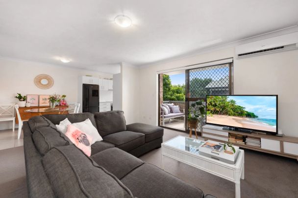 Smartly Appointed Stylish Apartment - Photo 1