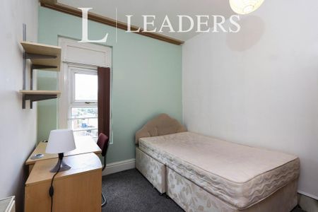 6 bedroom terraced house to rent - Photo 4