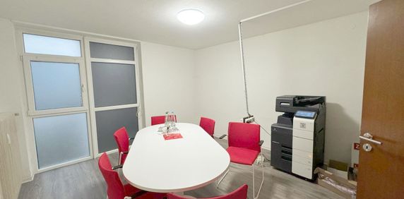 Helle Wohnung auf zwei Ebenen mit eigenem Keller und Außenstellplatz - Photo 2