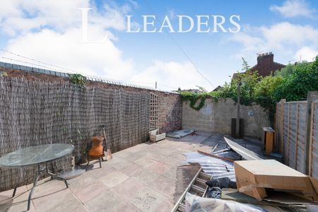 3 bedroom house to rent Trevor Road, PO4 - Photo 3