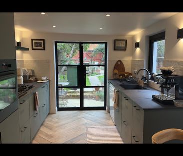 3 Bed Terraced House, London, NW10 - Photo 6