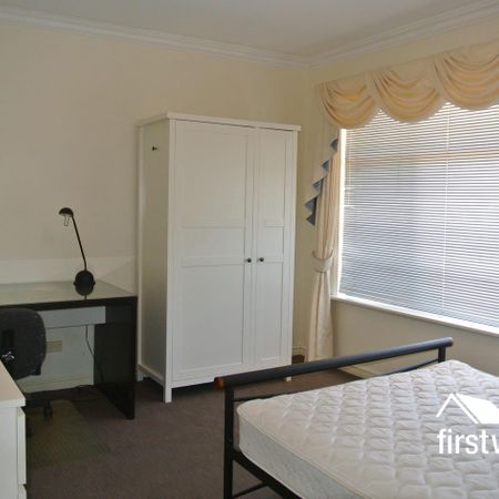 Room available for rent in a shared property - Great for students. - Photo 3