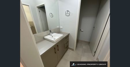 Classy & Unique - Photo 4