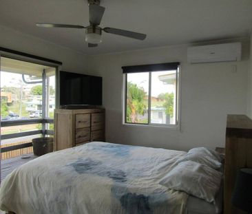 Elavated Home in West Gladstone - Photo 3