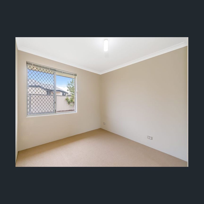 SPACIOUS 4-BEDROOM HOME OPPOSITE PARKLANDS - Photo 1