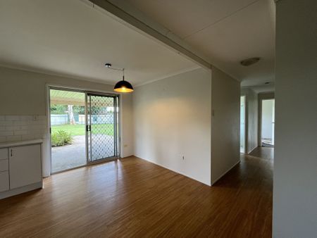 Browns Plains Central Living&excl; - Photo 5