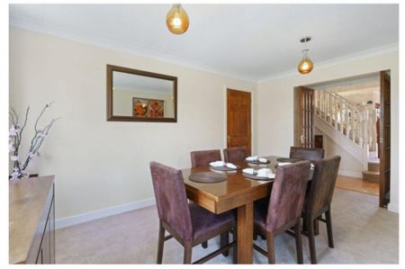 5 bedroom detached house to rent - Photo 4