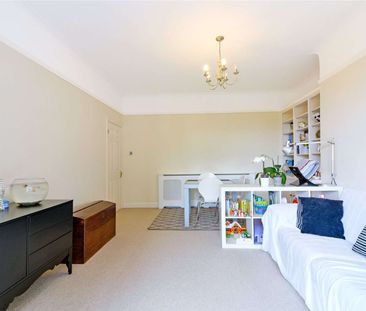 A two bedroom apartment situated in the desirable location of Hurlingham Court. - Photo 1