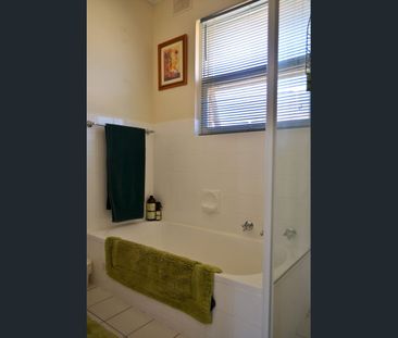 2 BEDROOM UNIT WITH A/C IN BROOKLYN PARK - Photo 4
