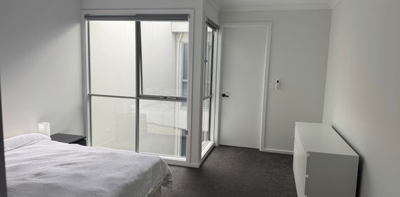 Tonsley - Photo 2