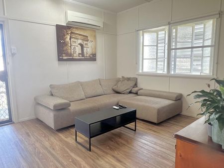 8 Bayne Street, West Gladstone - Photo 4