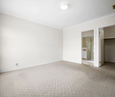 4 BEDROOM FAMILY HOME - Photo 4