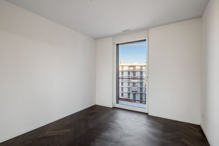 Modern home on the ground floor in a central location! - Photo 3