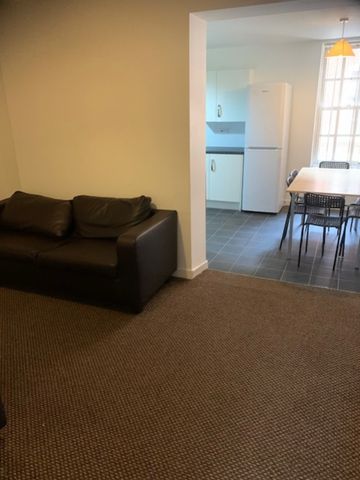 7 Bed Student Accommodation - Photo 3