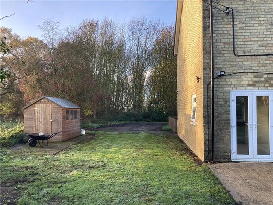 4 bedroom semi-detached house to rent - Photo 1