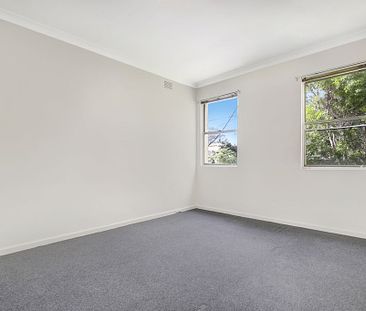 Spacious Top Floor Unit in the Heart of Dulwich Hill - Photo 1