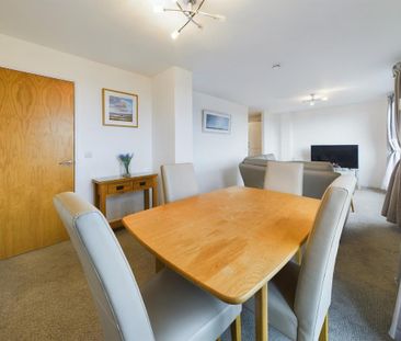 2 bedroom penthouse to rent - Photo 6