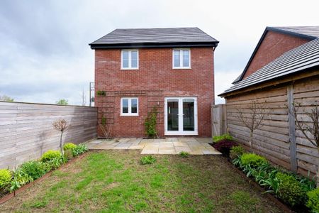 4 bedroom detached house to rent - Photo 4