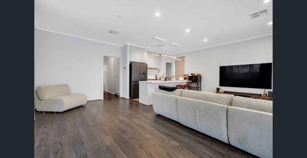 Stylish & Spacious Modern Home in Parafield Gardens - Photo 1