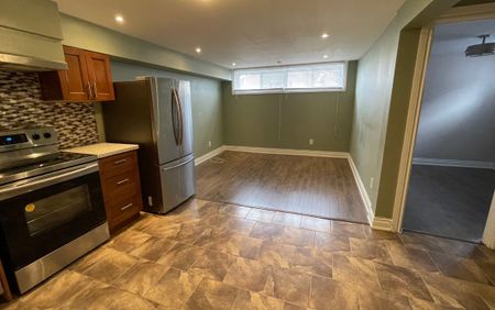 For Lease - 926 Flagship Drive, Mississauga, Ontario - Photo 3