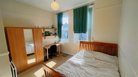 4 bedroom flat to rent - Photo 5