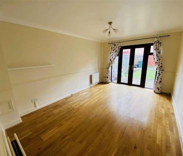 Swan Drive, London, NW9 - Photo 1