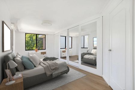 Whole Floor Penthouse Apartment With Triple Lock Up Garages - Photo 3