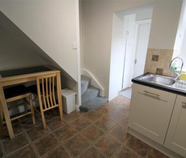 2 bedroom private hall to rent - Photo 3
