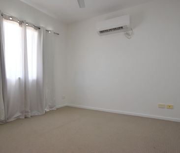 SUPERIOR & STYLISH EXECUTIVE HOME WITH IMPRESSIVE EXTRAS - Photo 3