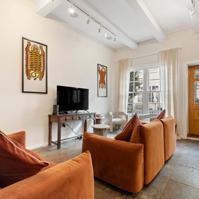 5 bedroom mews to rent - Photo 1