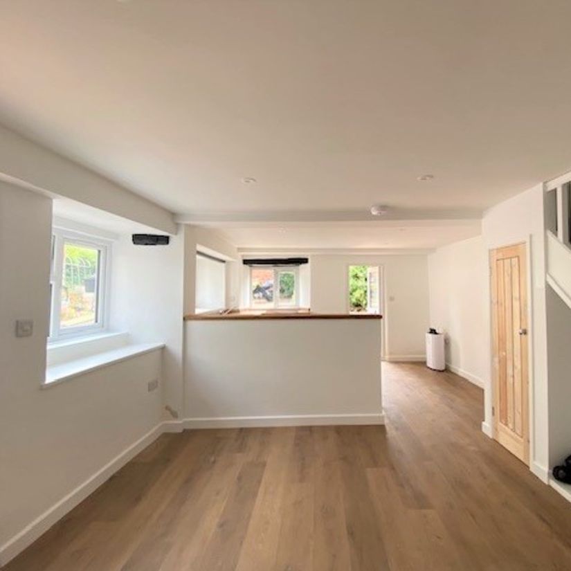 2 bed semi-detached house to rent in High Street, Crediton - Photo 1