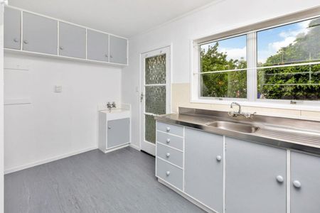 Te Kamo living - Photo 3