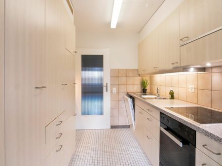 "4,5 Zimmerwohnung mit Gartenschwimmbad" - Photo 4