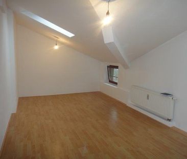 Charmante, gemütliche 2,5-Zimmer-Altbau-DG-Wohnung in Rheinnähe für... - Photo 2