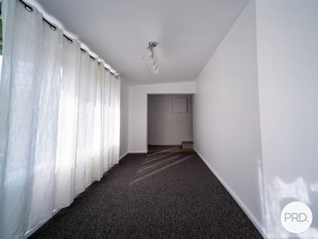 FRESHLY RENOVATED COMFORTABLE HOME - Photo 2
