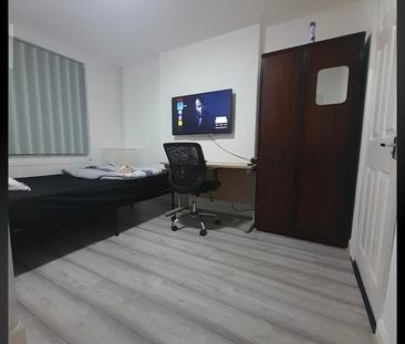 Room in a Shared House, Erith Road, LE2 - Photo 2