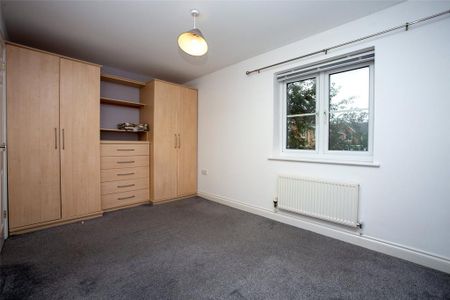 4 bedroom detached house to rent - Photo 4