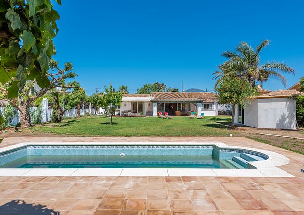 Beachside villa close to amenities in San Pedro