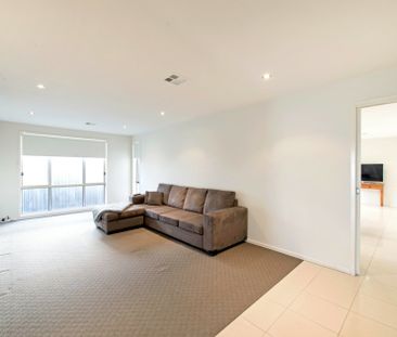 Stylish and Spacious 4 Family Home in Prime Position - Photo 3