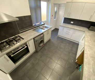 Large Spacious Room By Coventry Train Station, CV1 - Photo 3