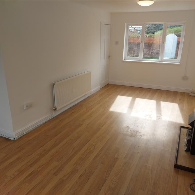 Plas Islwyn, CWMBRAN - Photo 1