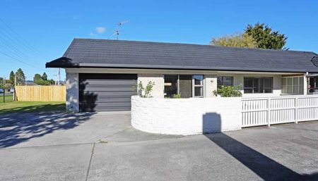 Recently renovated to a high standard - not to... - Photo 3