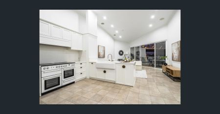 Unique Inner-City Apartment with Iconic Story Bridge & River Views - Photo 4