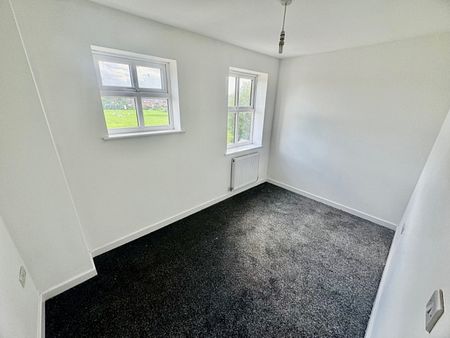 2 Bedroom Terraced House - Photo 4