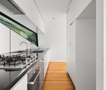 16B Hunter Street, Abbotsford VIC 3067 - House For Rent | Domain - Photo 2